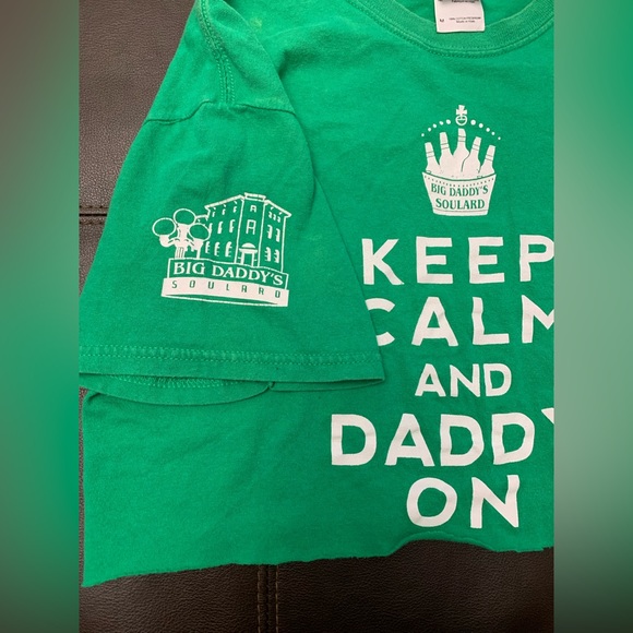 Green “Keep Calm & Daddy On” Tshirt Cropped - Picture 2 of 3